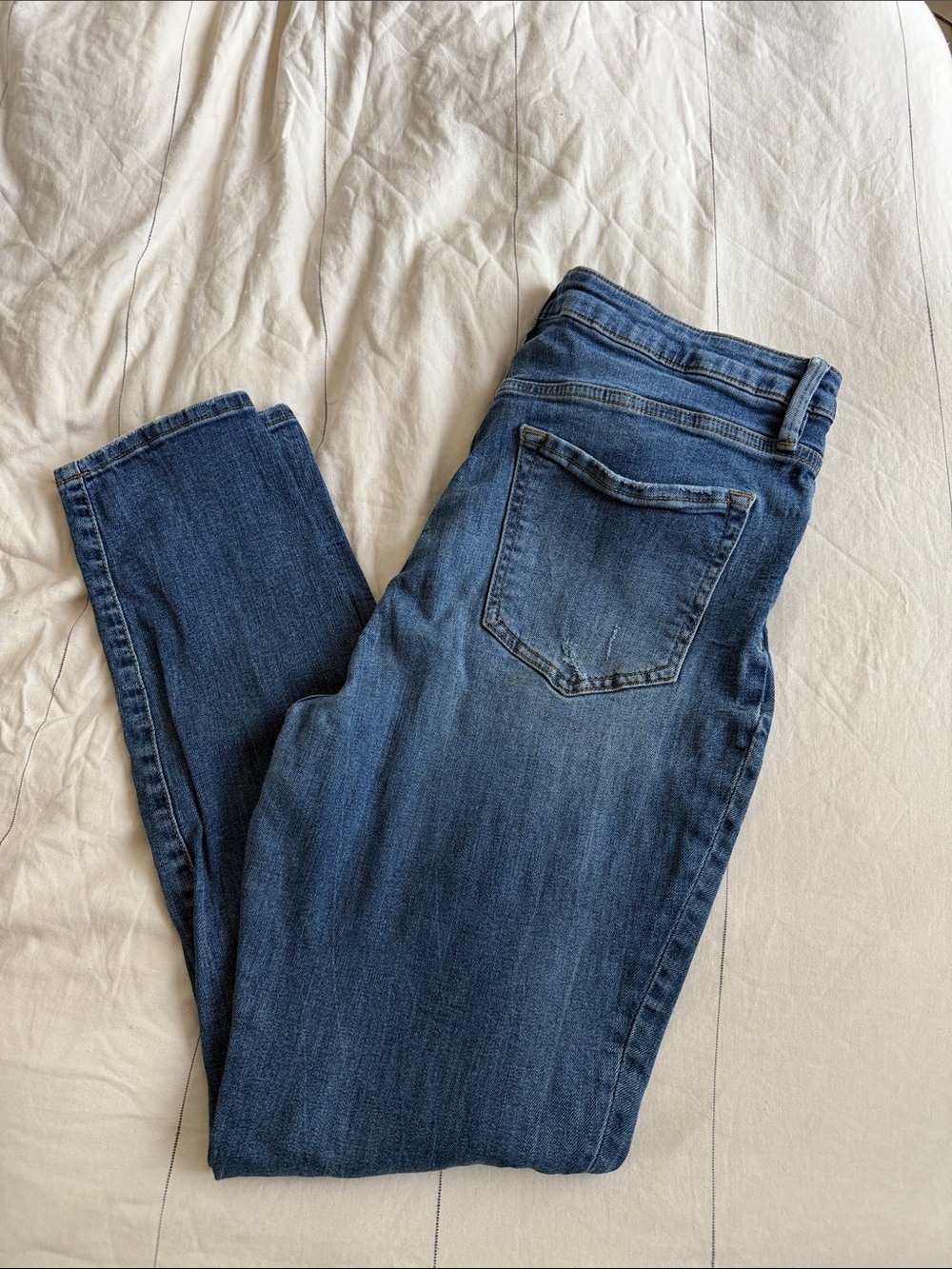 BDG Twig High Rise Ripped Jeans in Dark Blue Wash